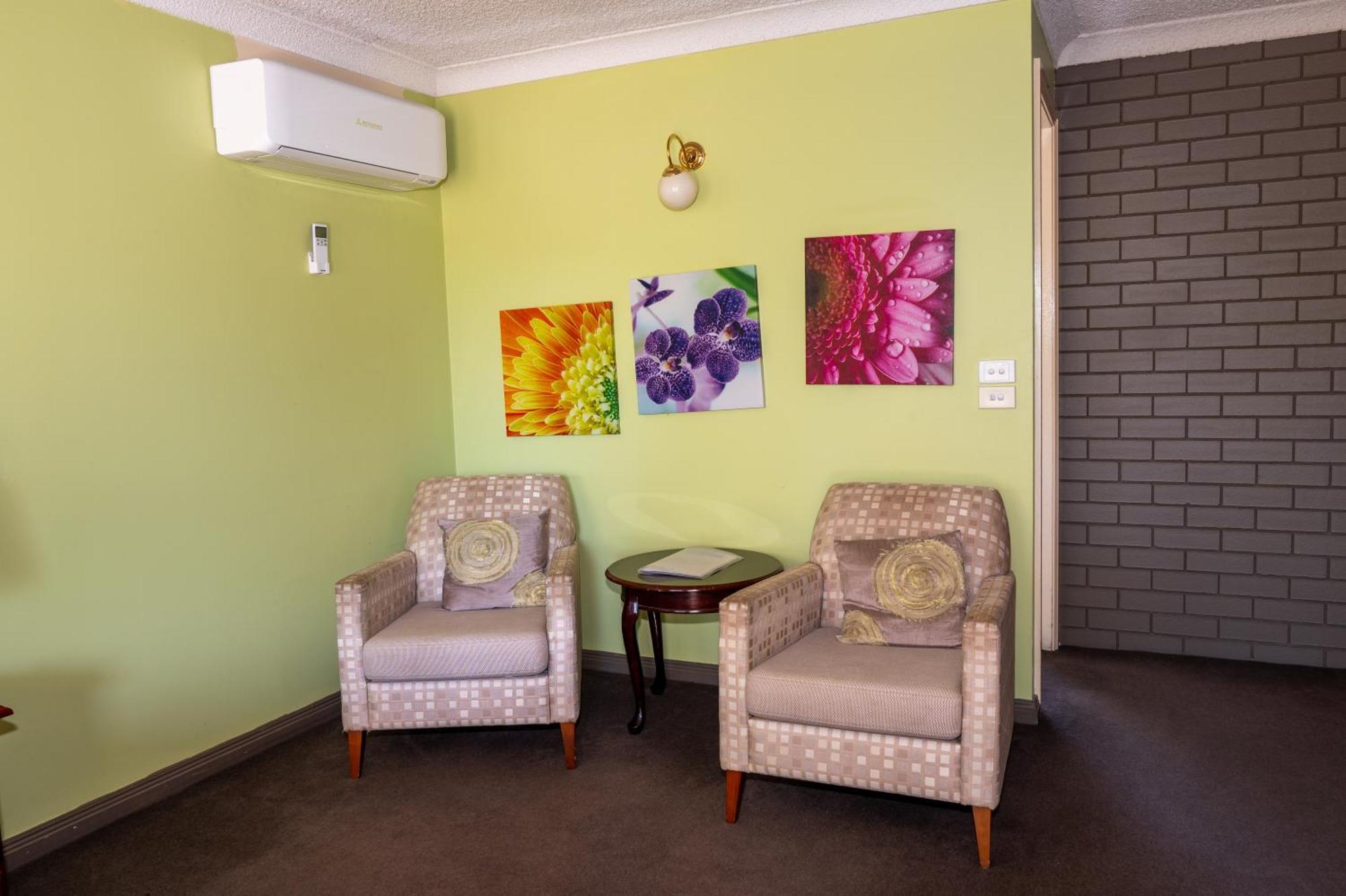 Tumut Valley Motel Pet Friendly Exterior foto
