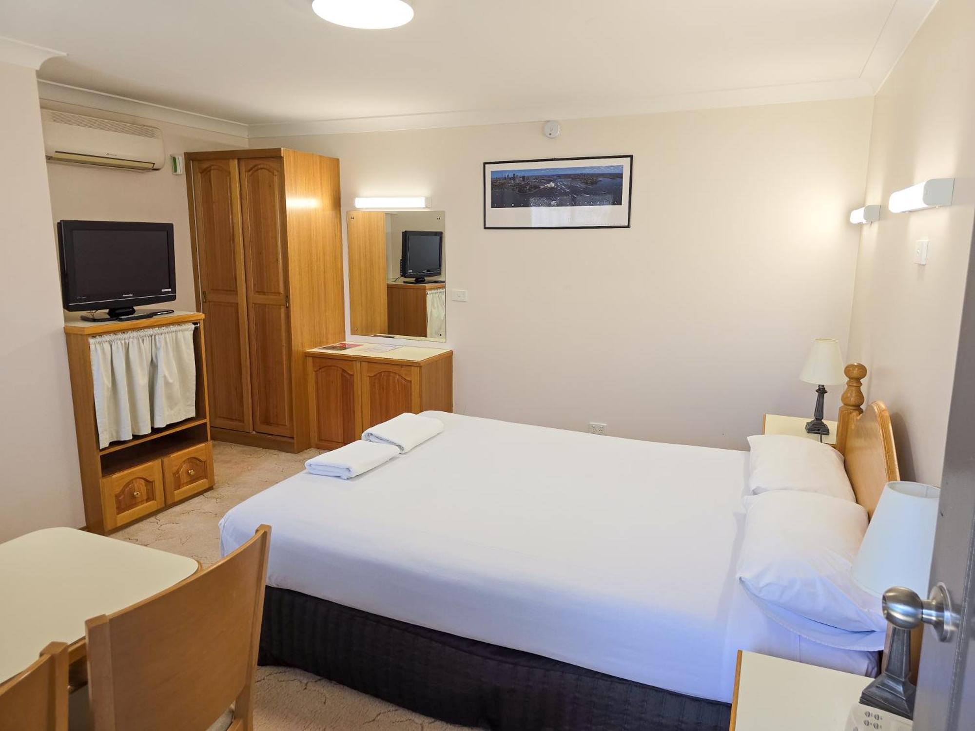 Tumut Valley Motel Pet Friendly Exterior foto