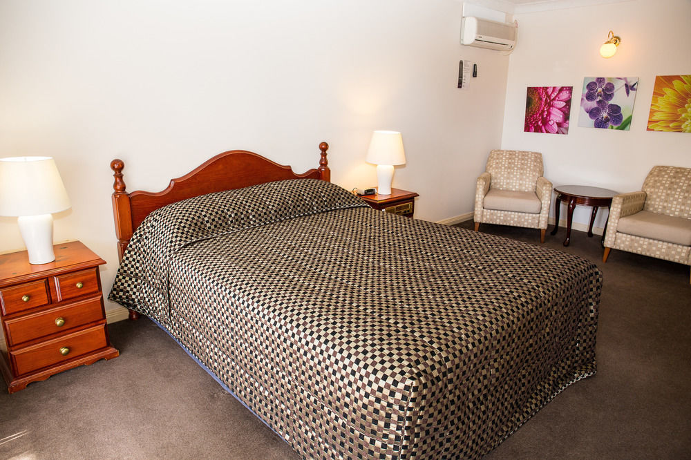Tumut Valley Motel Pet Friendly Exterior foto